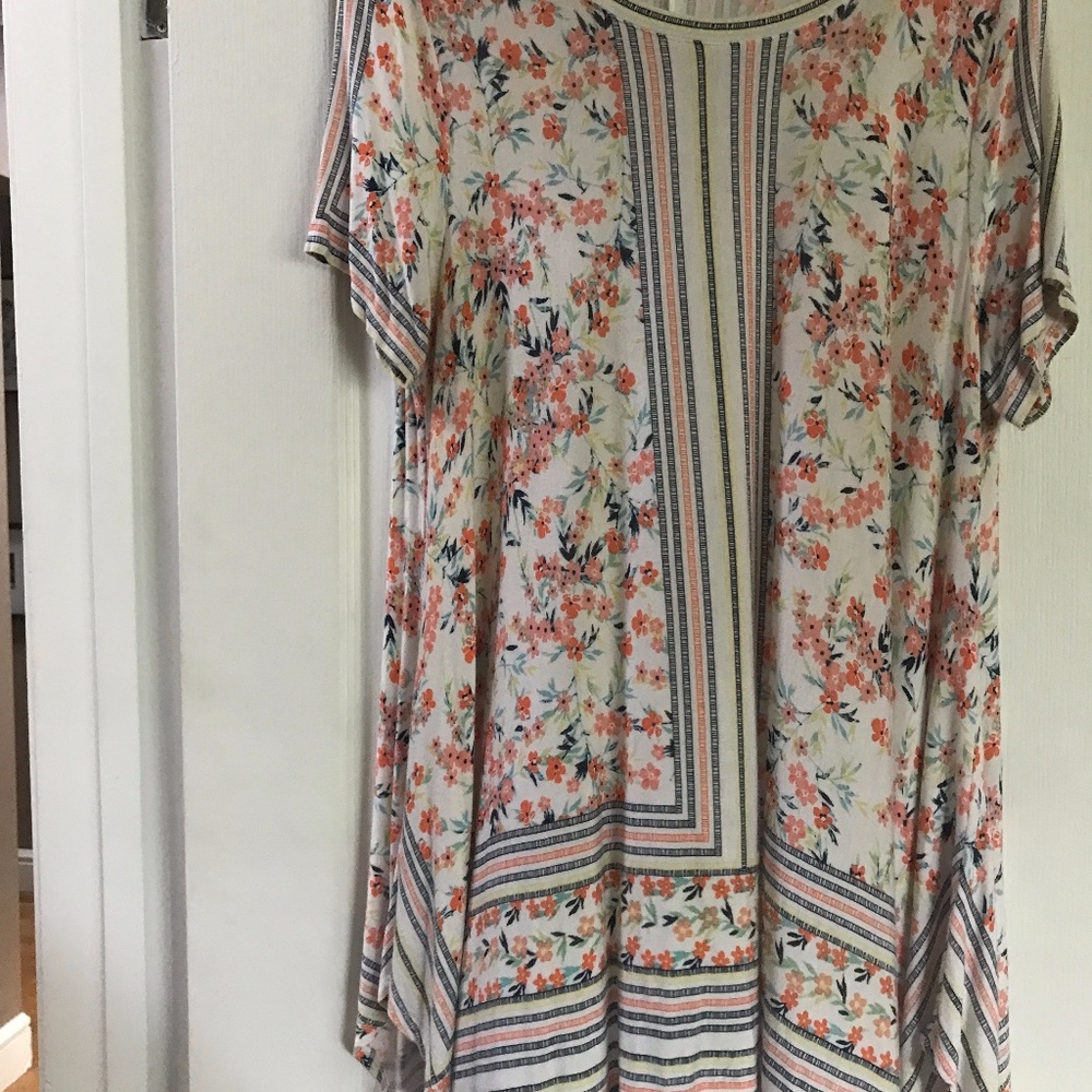 Fever Plus Sz 1x  Floral Tunic Top-Beaut Design